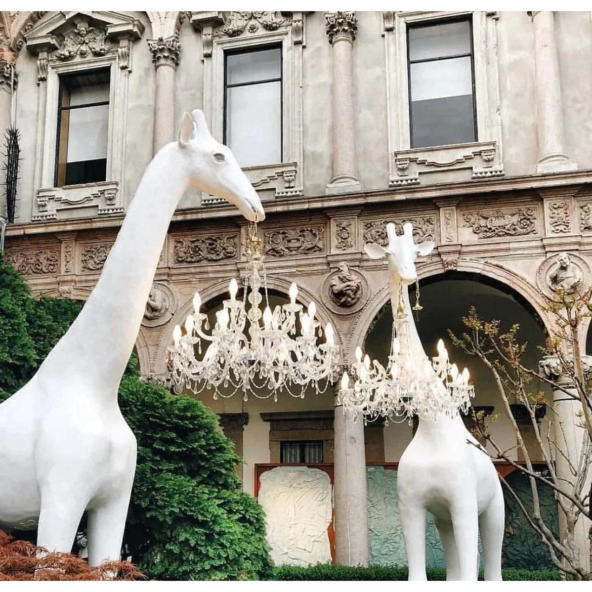 Giraffe Floor Lamp with Chandelier – Bold and Luxurious Statement Decor