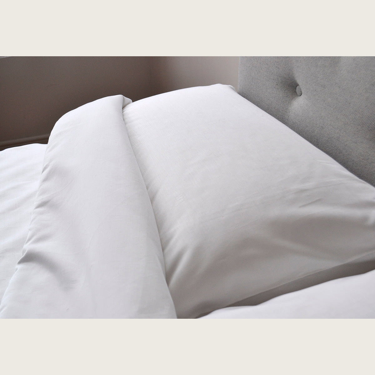 Luxury Hotel-style Bed Runner Set – Navy Blue Linen with Matching Pillow Covers