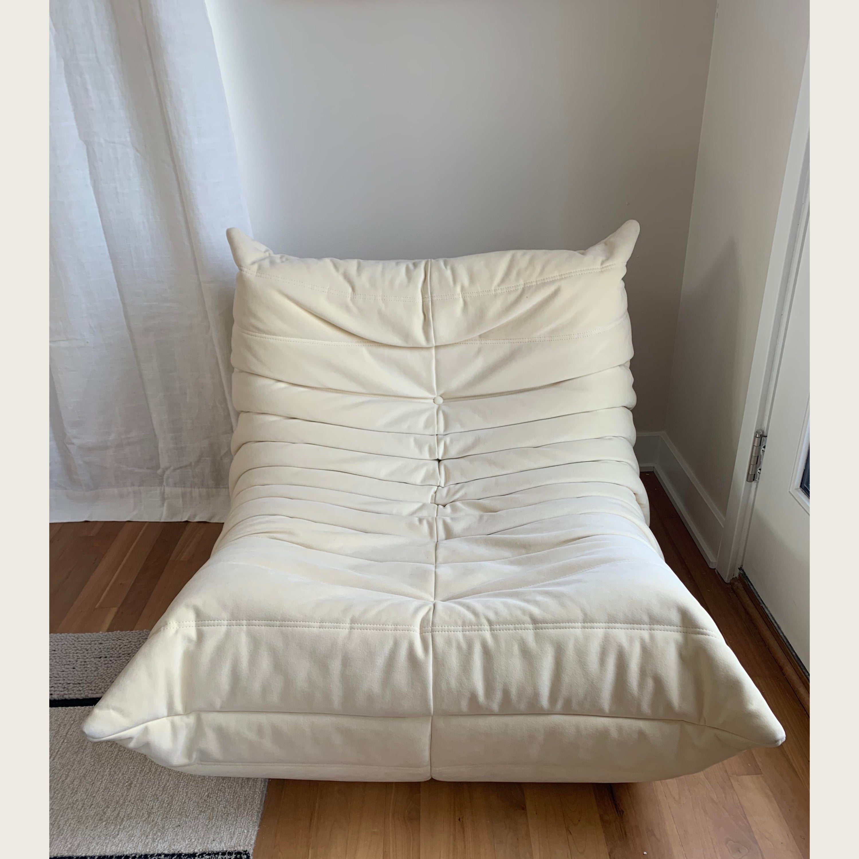 Togo Style Lounge Chair – Cozy Mid-century Modern Accent for Living Rooms Reading Nooks & Contemporary Spaces