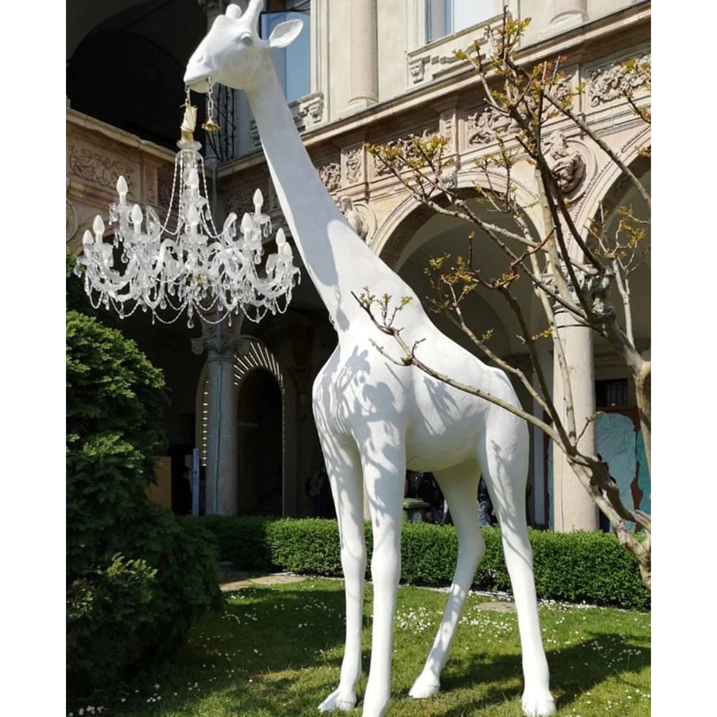 Giraffe Floor Lamp with Chandelier – Bold and Luxurious Statement Decor