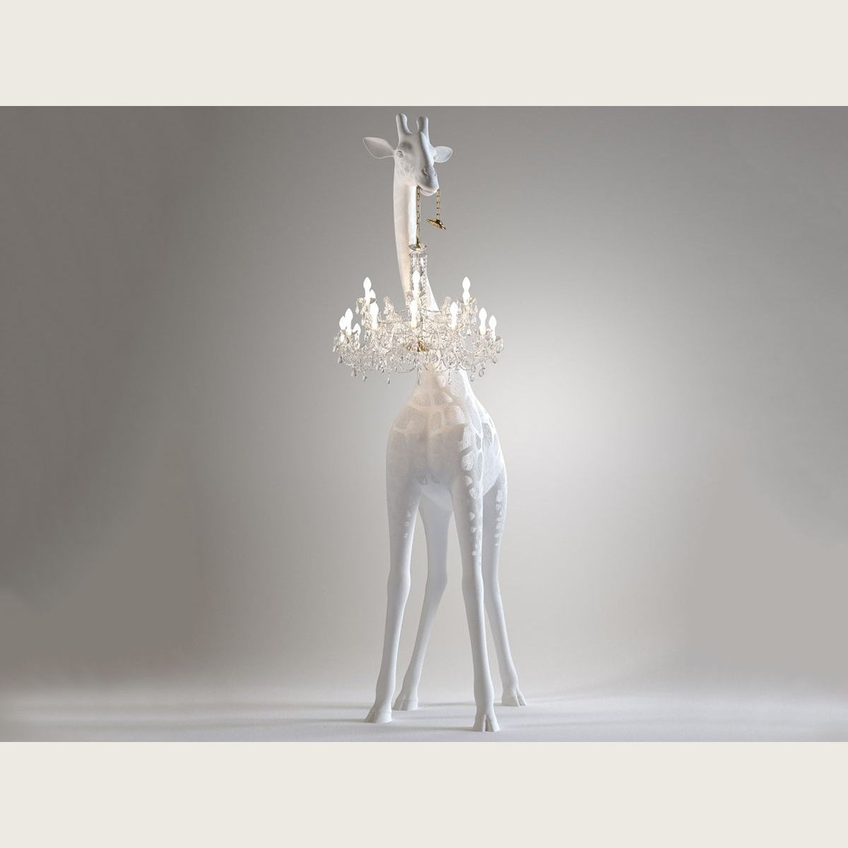 Giraffe Floor Lamp with Chandelier – Bold and Luxurious Statement Decor