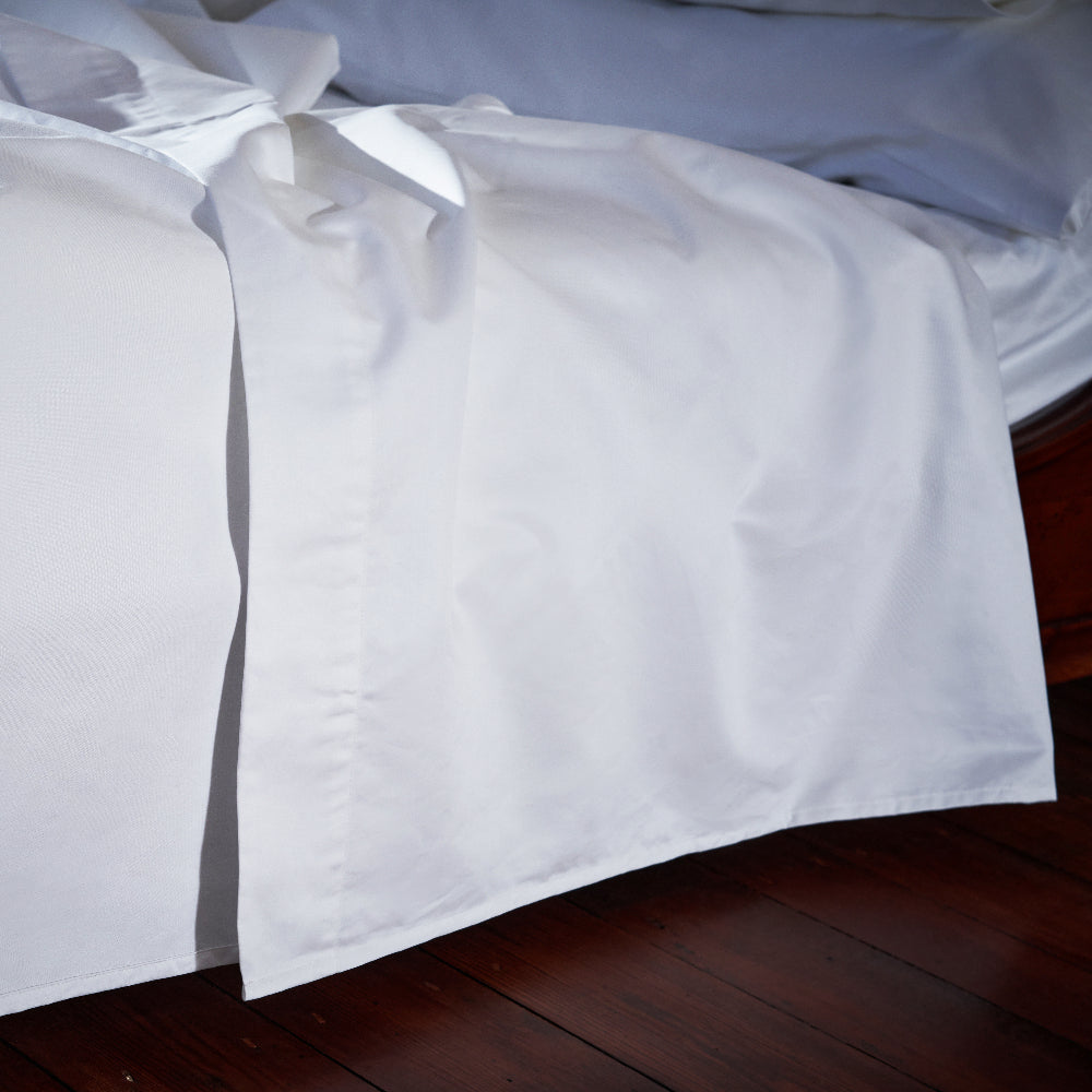 Luxury Hotel-style Bed Runner Set – Navy Blue Linen with Matching Pillow Covers