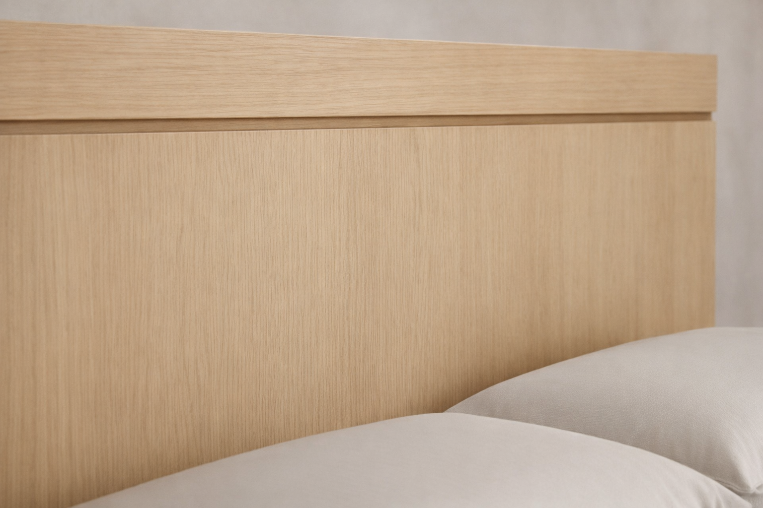 The Skarn Platform Wood Bed | Solid Light Oak