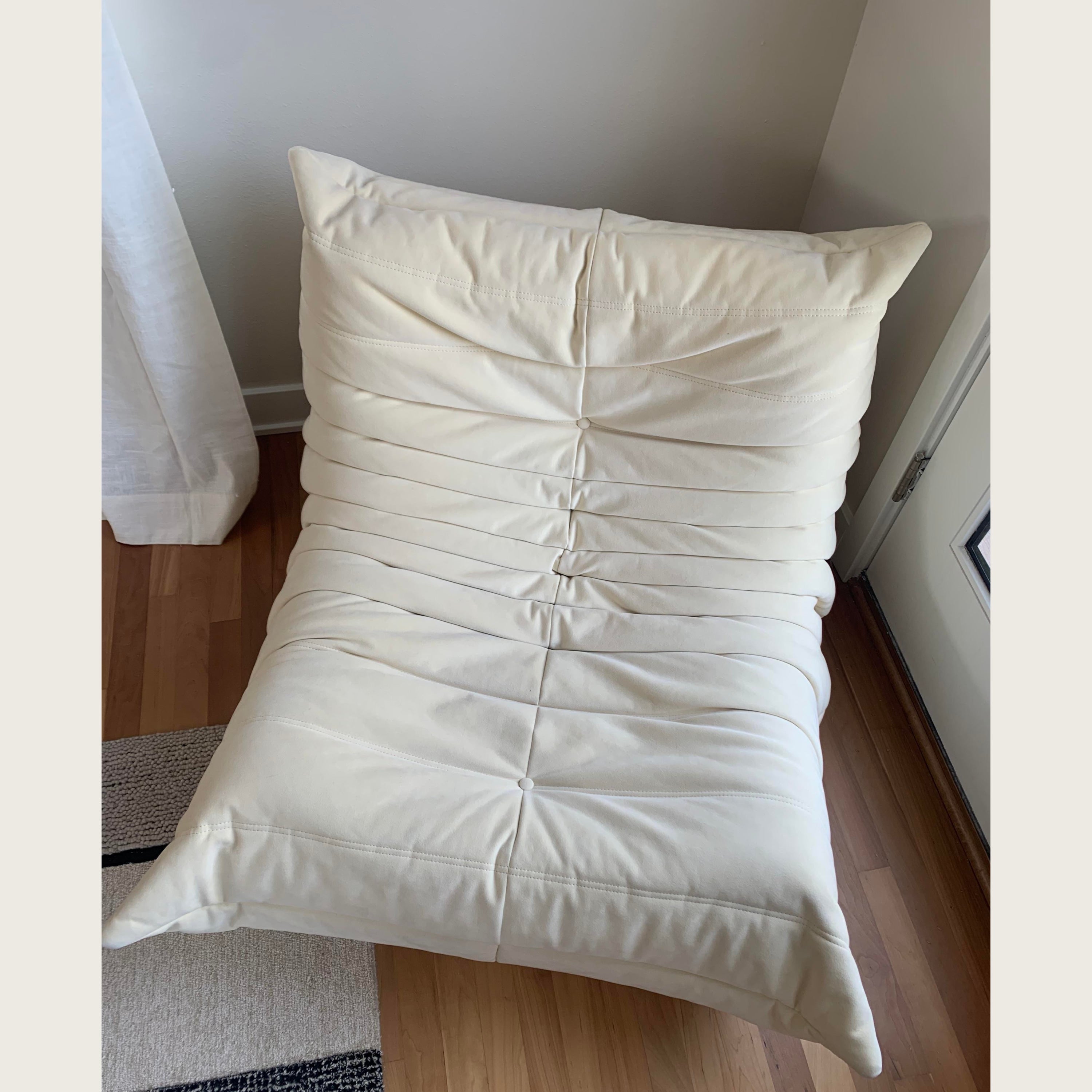 Togo Style Lounge Chair – Cozy Mid-century Modern Accent for Living Rooms Reading Nooks & Contemporary Spaces