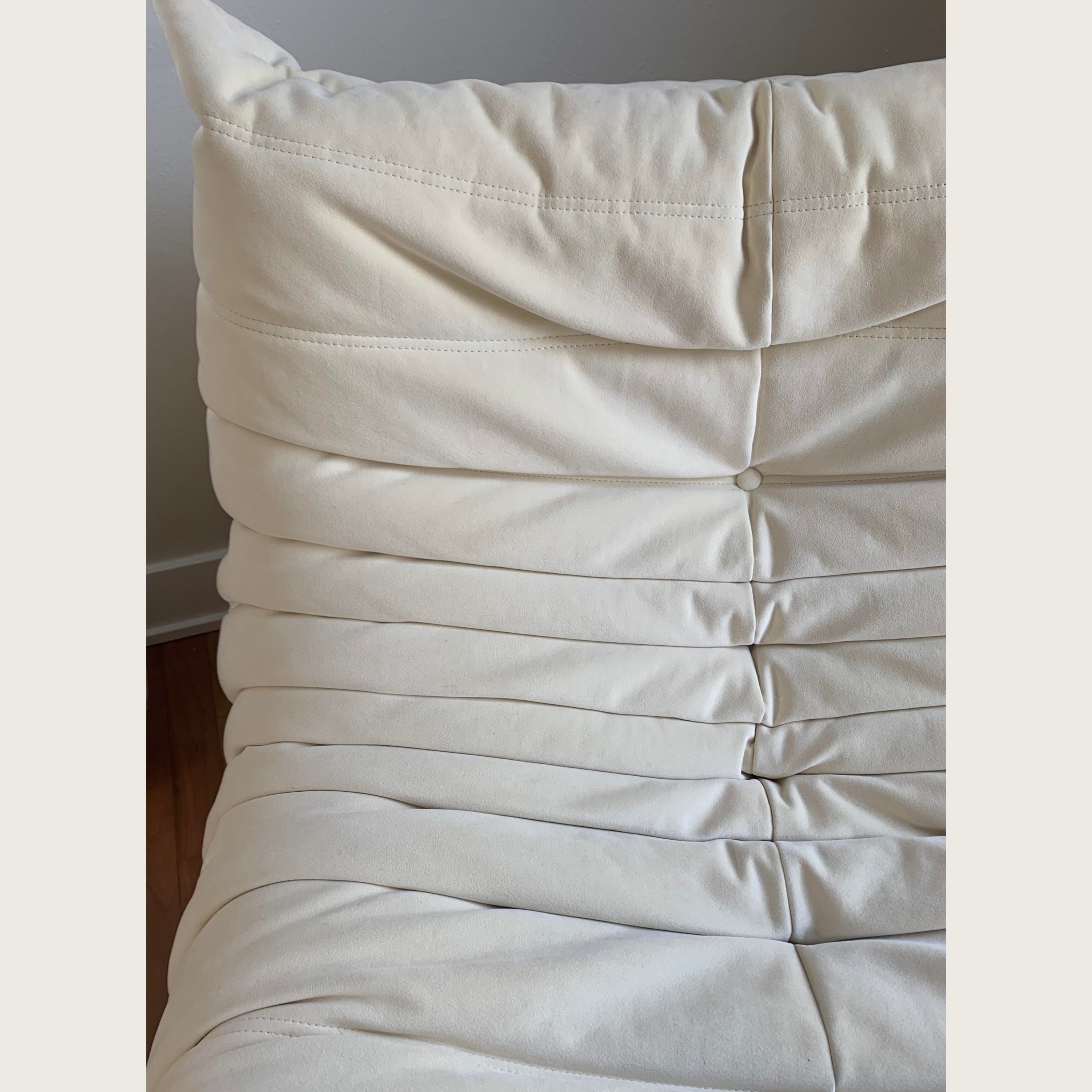 Togo Style Lounge Chair – Cozy Mid-century Modern Accent for Living Rooms Reading Nooks & Contemporary Spaces